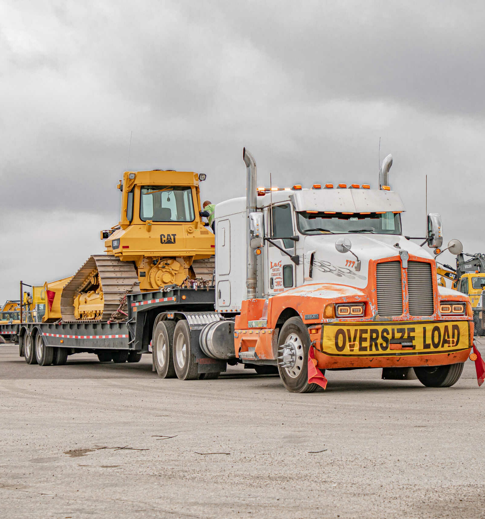 G21 Kenworth Cat Dozer